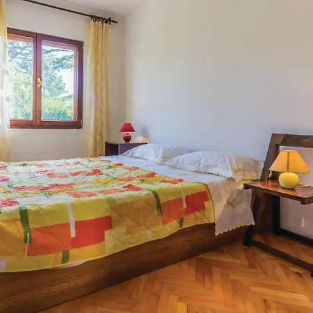 4 Bedroom Beautiful Home In Pula Pula