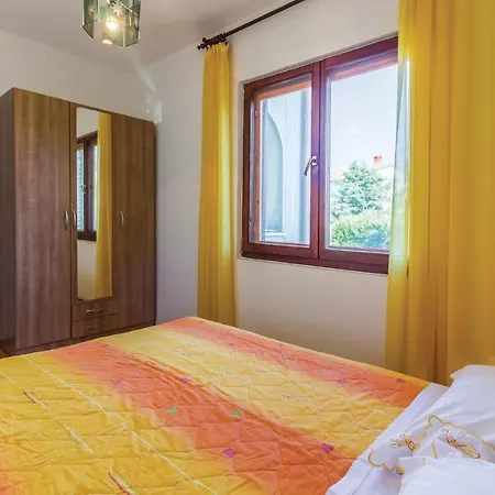 4 Bedroom Beautiful Home In Pula Holiday home Pula